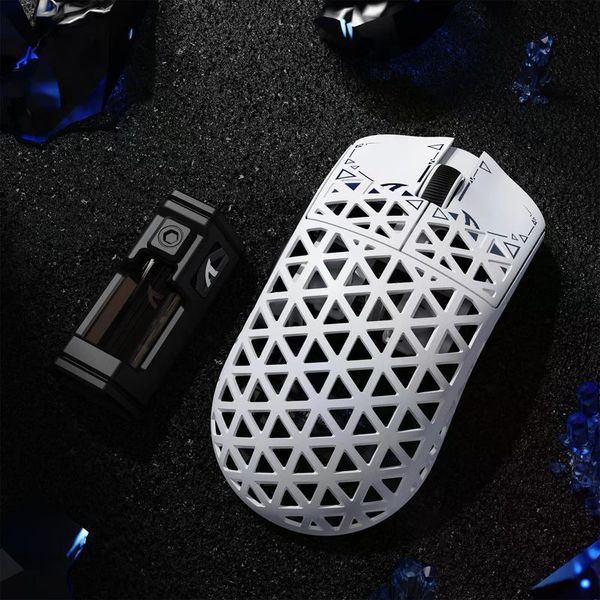 Игровая беспроводная мышь Attack Shark R5 Ultra / PAW3950MAX / 42000 DPI / 8K / White MS-124 фото
